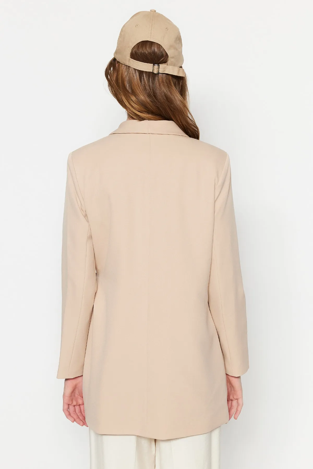 Trendyol Modest  Beigefarbene Jacke mit Taillenschnürung und detailliertem Webfutter TCTSS23CK00080
