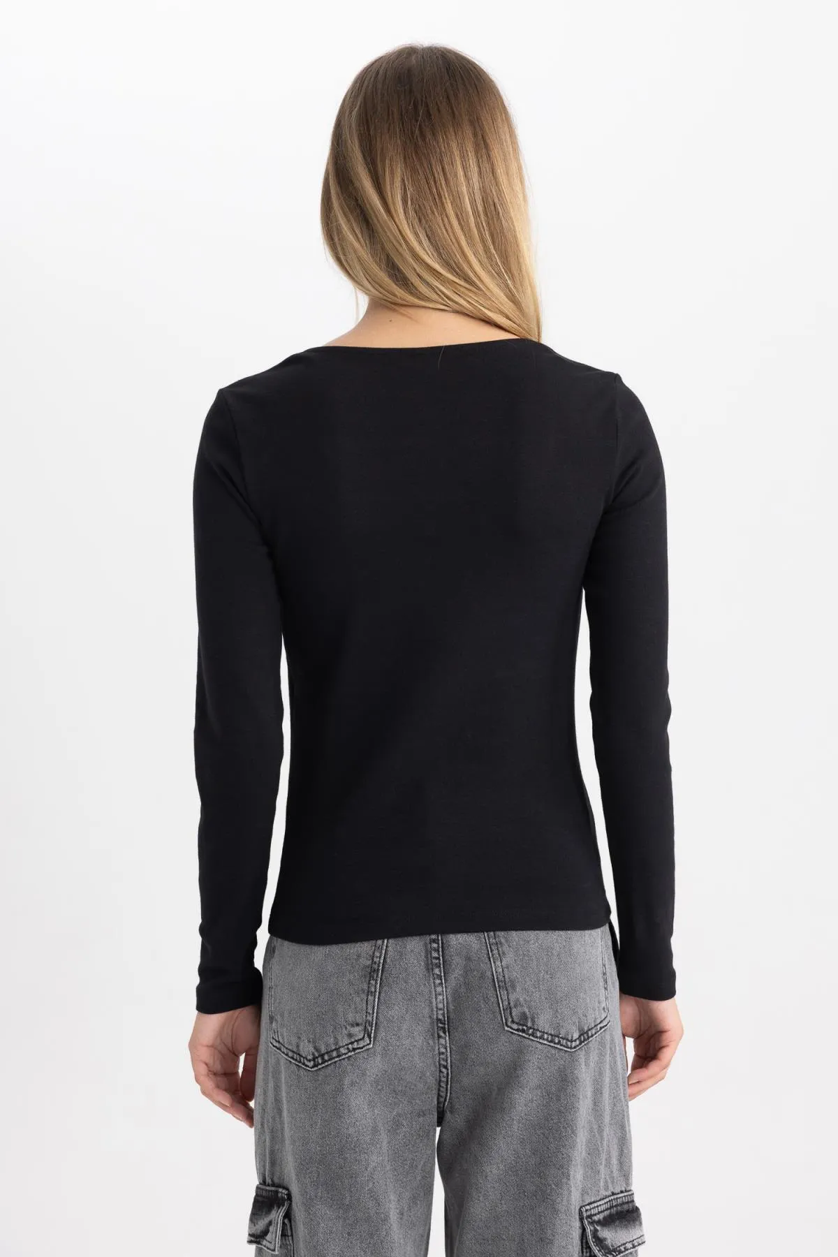 DeFacto  Slim Fit T-Shirt mit eckigem Ausschnitt und langen Ärmeln B2067ax23au
