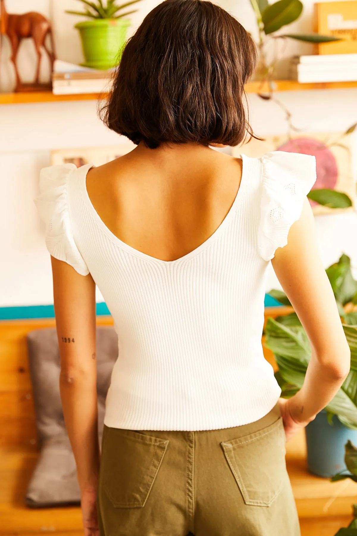 Olalook  Damen-Strickbluse mit Rüschen vorne und hinten, V-Schulter, weiß, BLZ-19001097