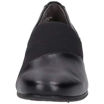 Jana Slipper in schwarz