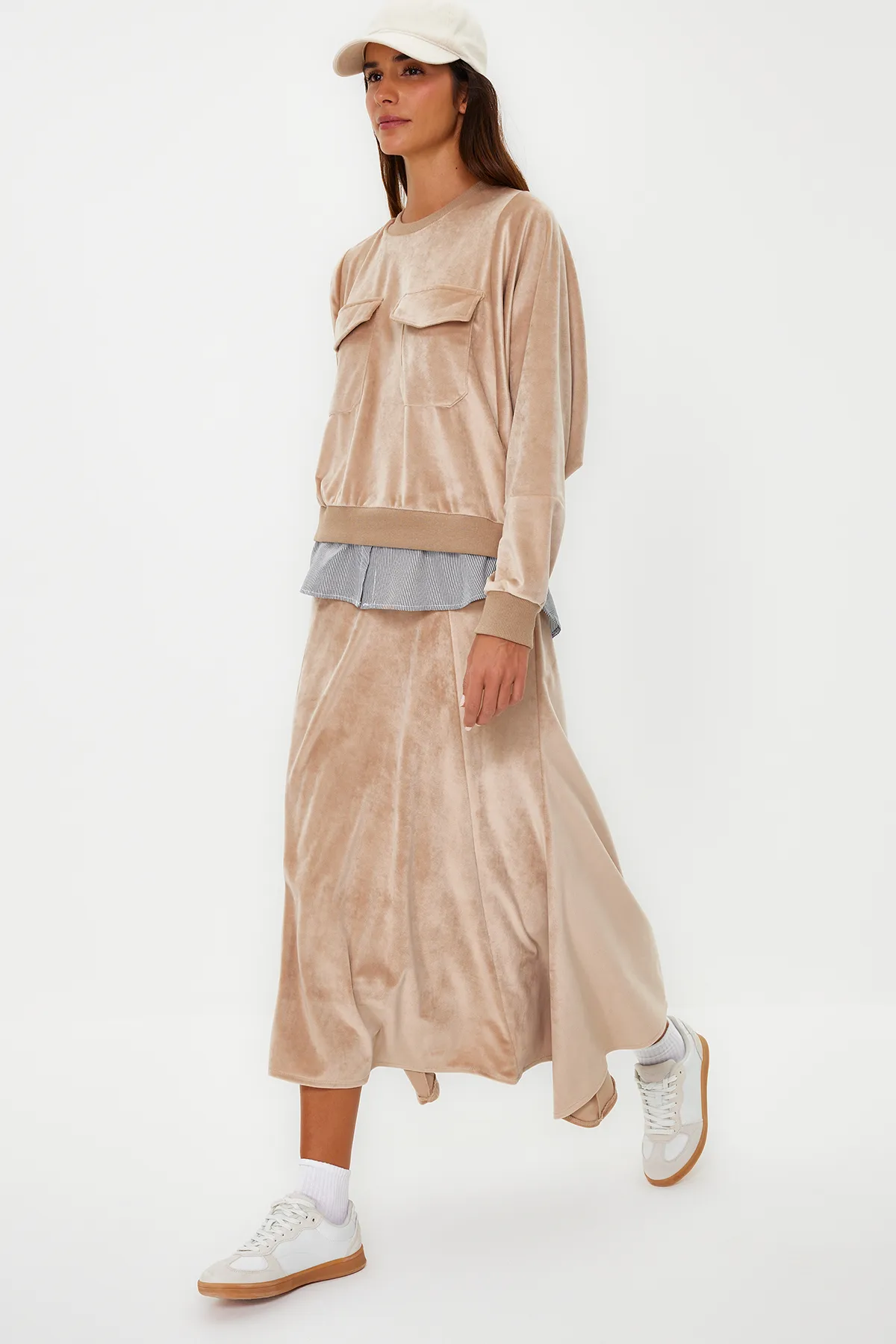 Trendyol Modest  Hellbraunes Samt-Innenhemd, detailliertes Strickrock-Bottom-Top-Set TCTAW24US00118