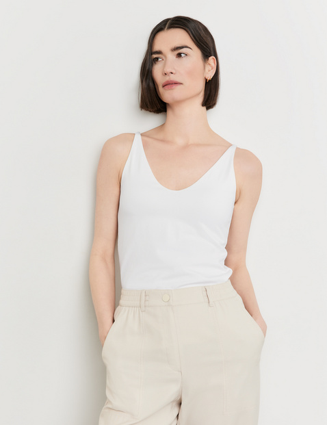 Basic Top mit Rückenausschnitt