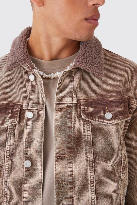 Cord-Jacke mit Acid-Waschung und Borg-Kragen in Braun