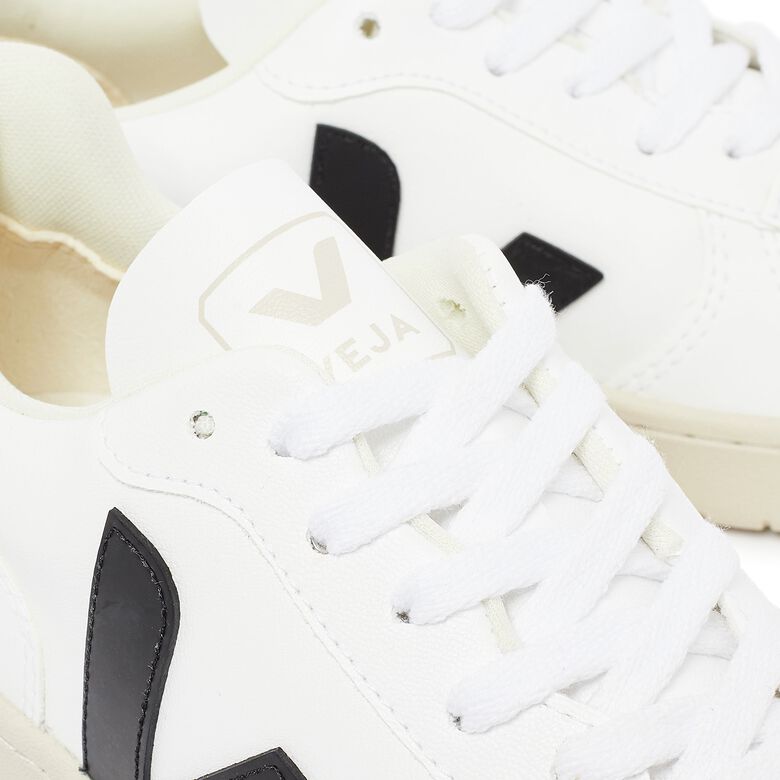 Veja WMNS V-10 white/black