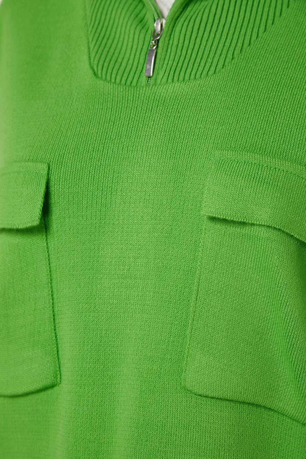 Trendyol Collection  Grünes, weit geschnittenes Strickoberteil und -unterteil-Set TWOAW24AU00010