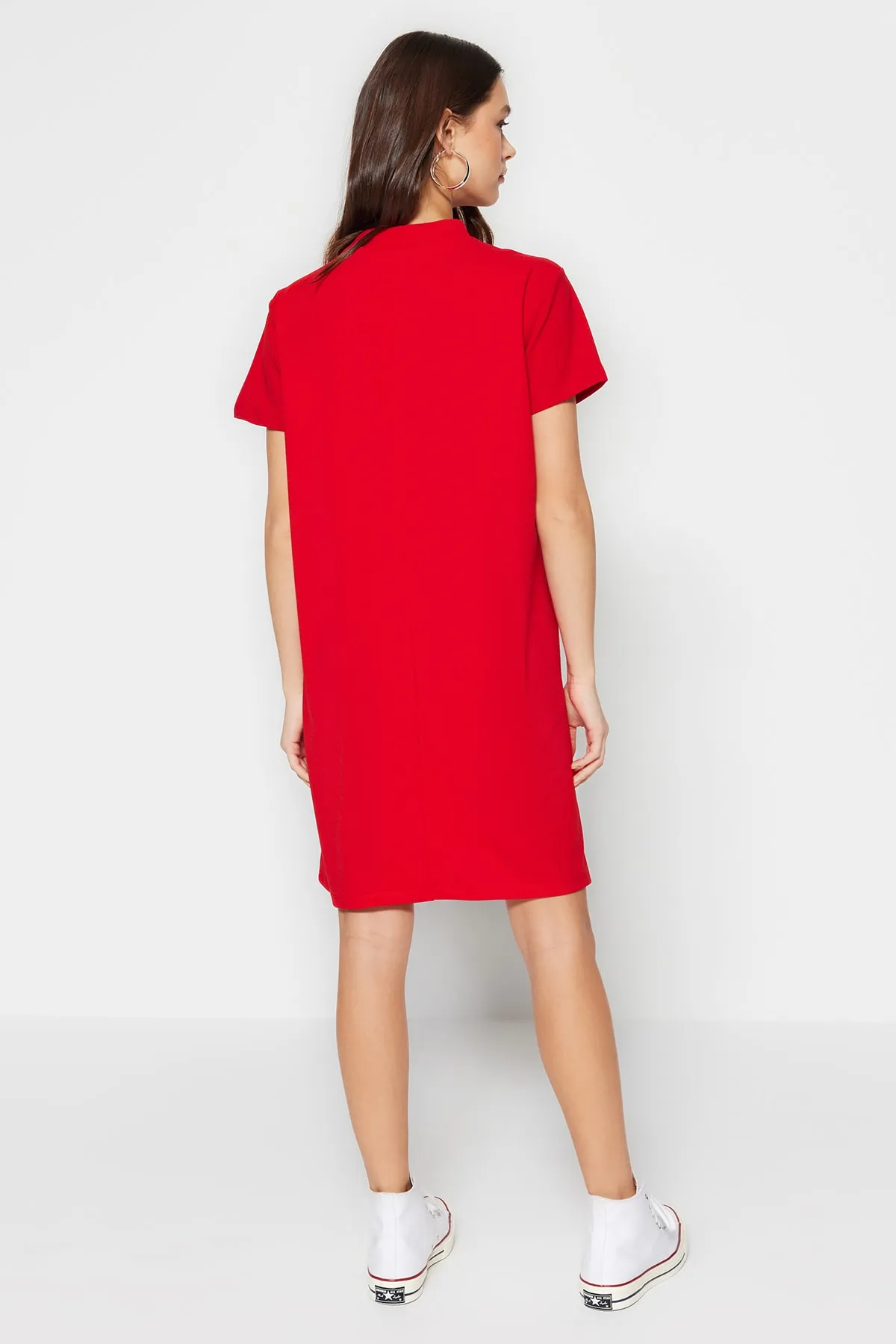 Trendyol Collection  Rotes, schickes Mini-Crêpe-Kleid mit offener Taille und Skater-Optik TWOSS23EL01802