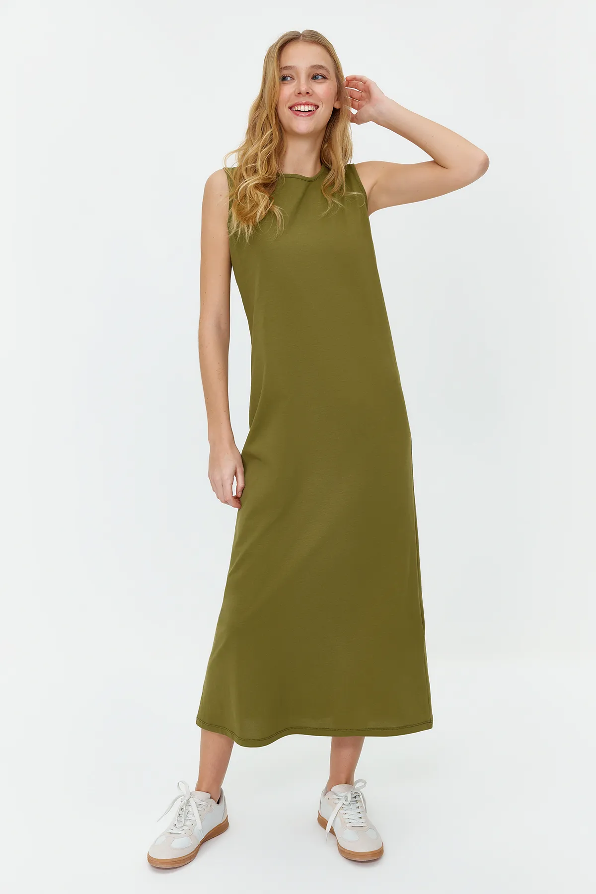 Trendyol Modest  Khakifarbenes, ärmelloses Kleid mit Futter und Unterlage TCTSS21UK0034