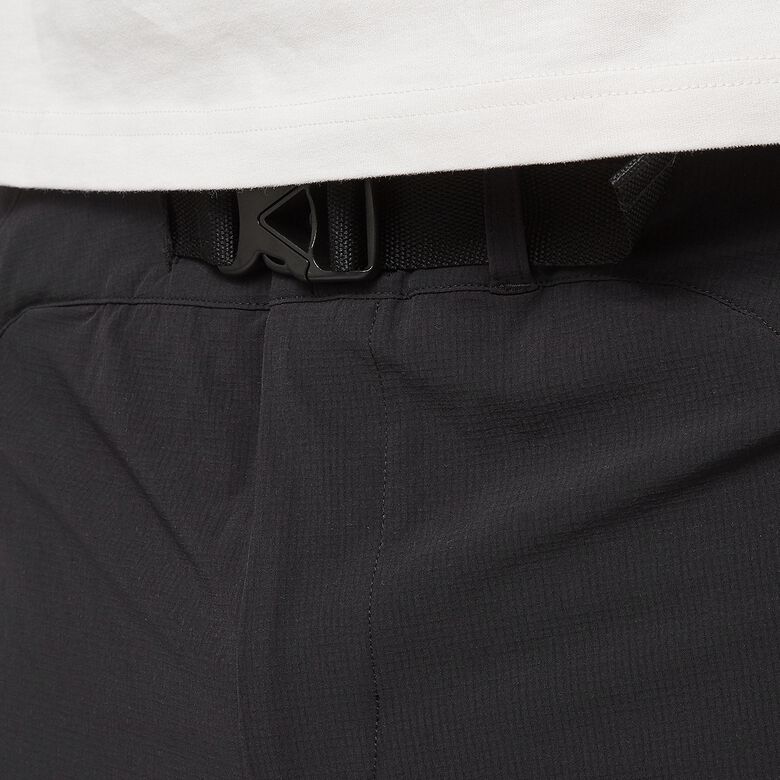 Oakley Latitude Arc Short blackout