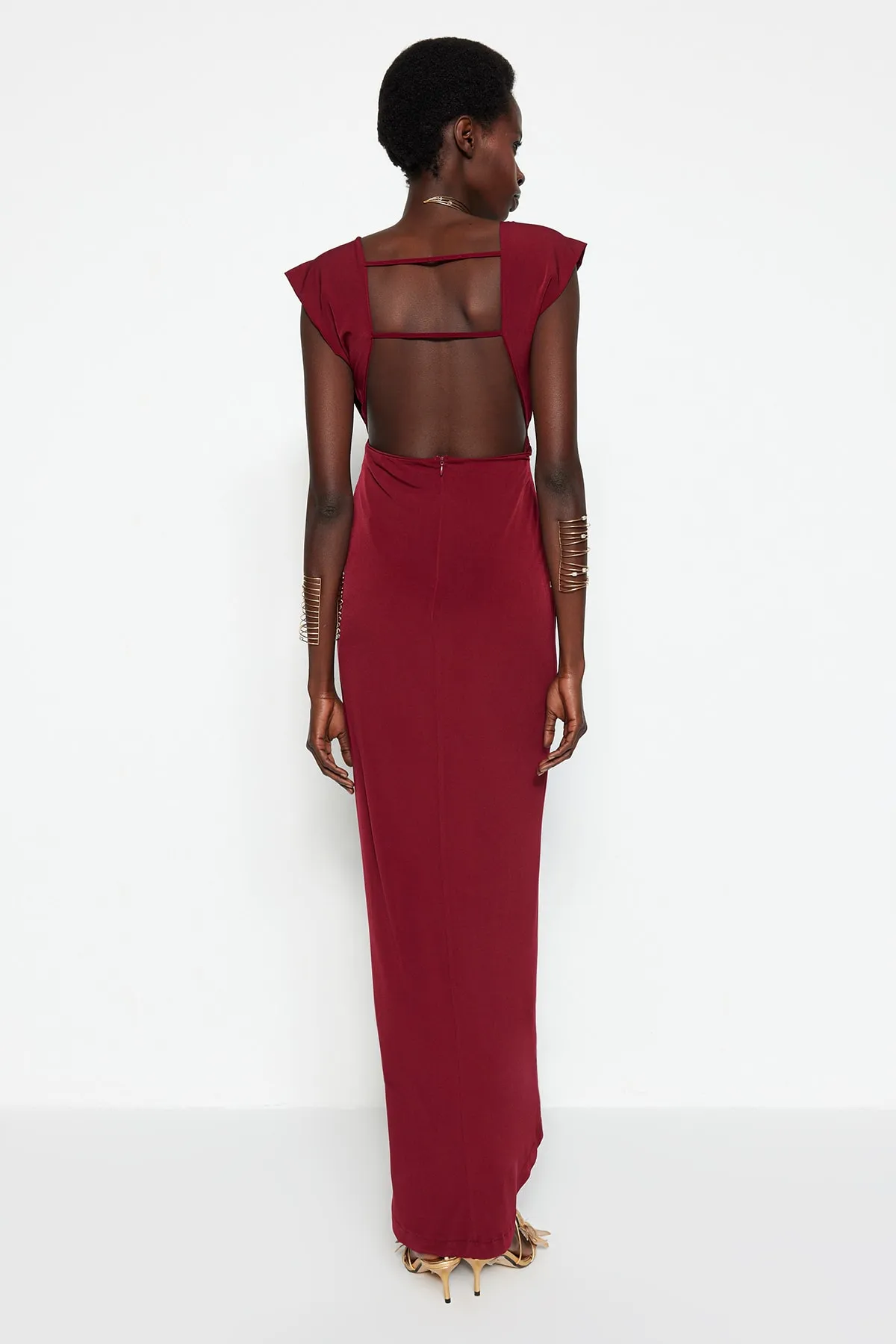 Trendyol Collection  Burgunderrotes, gefüttertes, langes Abendkleid mit Strickpaspelierung TPRSS22AE0034