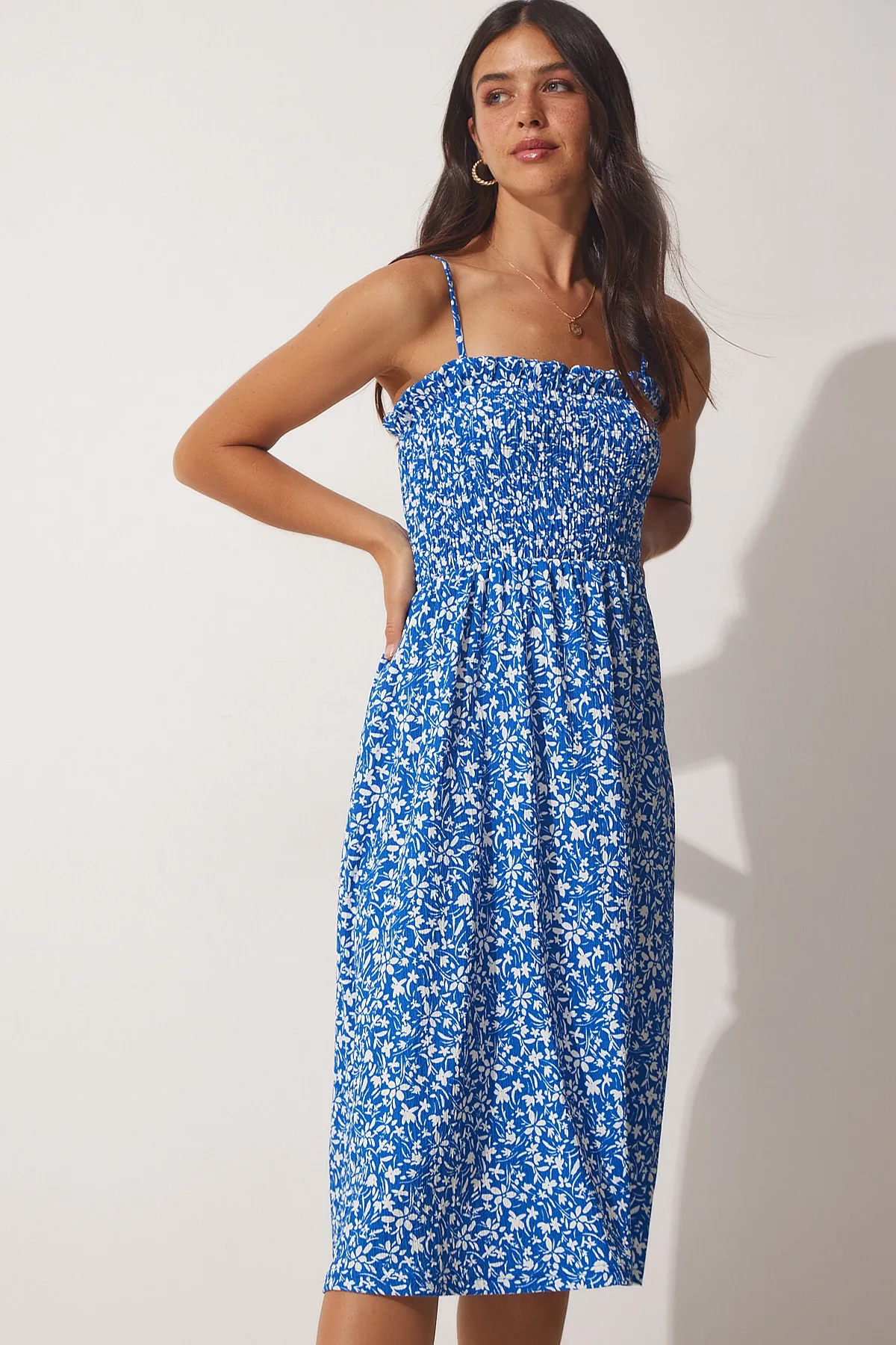 Happiness İstanbul  Blaues Damen-Sommerkleid aus Viskose mit Trägern und Blumenmuster DD01232