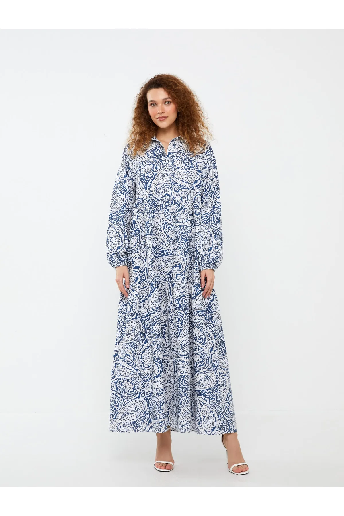 LC Waikiki  Gemustertes Popeline-Damenkleid mit Hemdkragen und langen Ärmeln