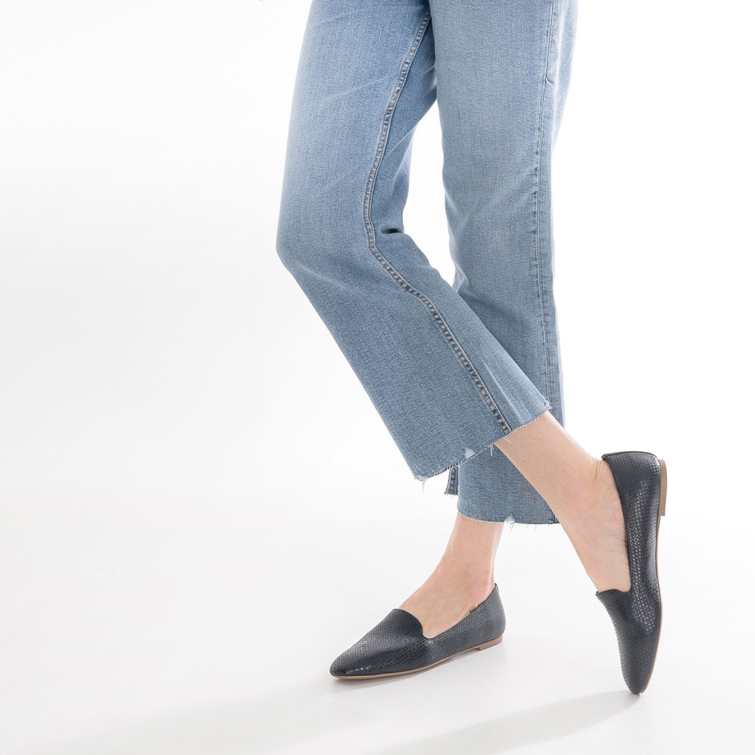 Slipper bleu marine embossé tressage