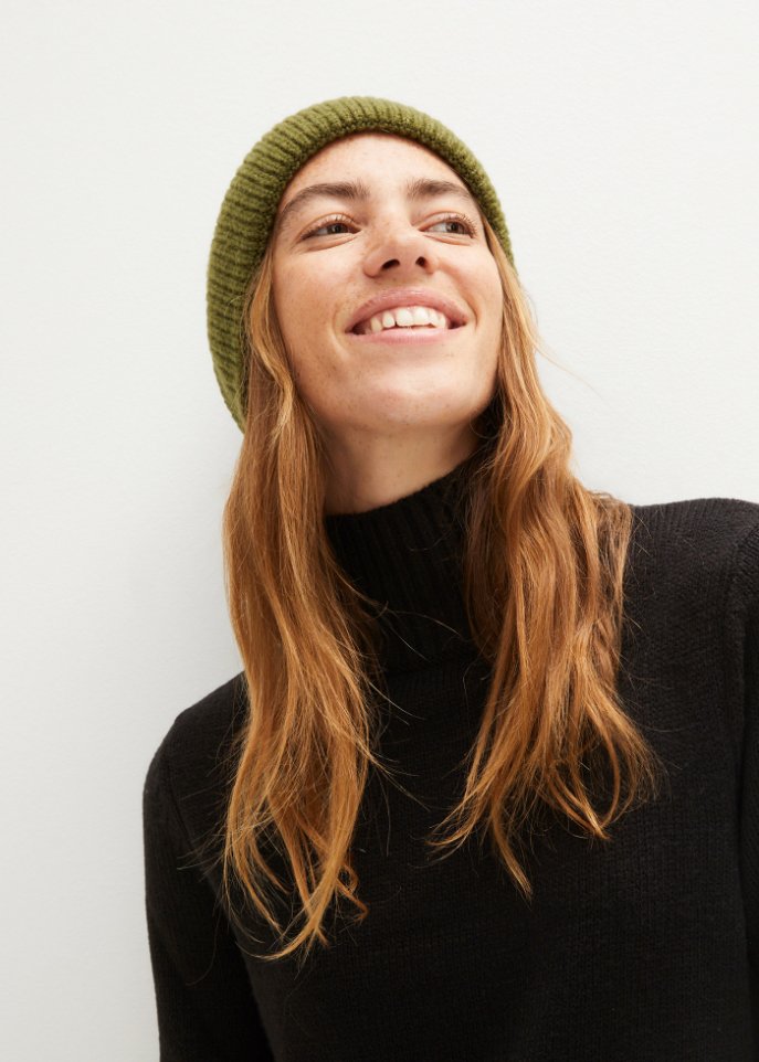 Strickkleid in Midi-Länge mit Stehkragen und Schlitzen