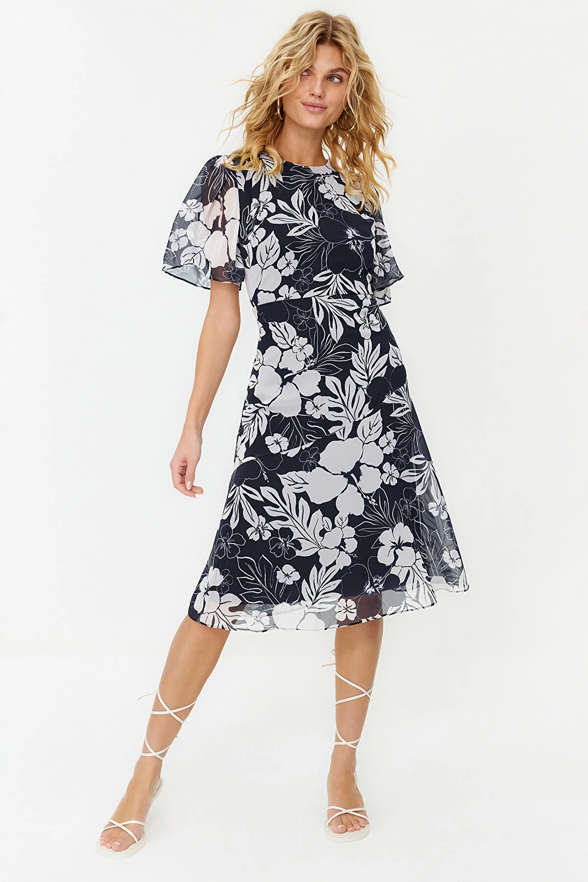 Trendyol Collection  Indigoblaues A-Linien-Basic-Midi-Webkleid aus Chiffon TWOSS20EL0908