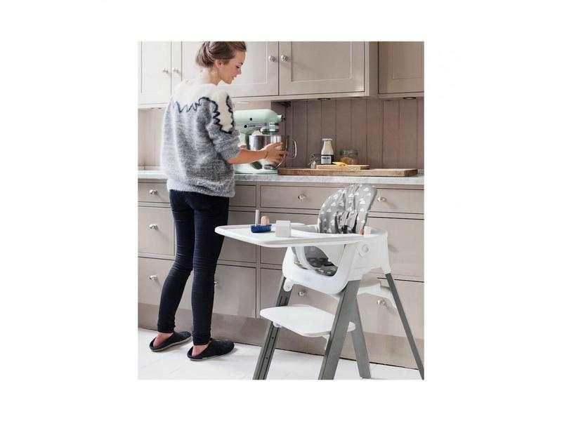 Chaise haute Stokke hêtre gris brume Babyset et tablette blanc