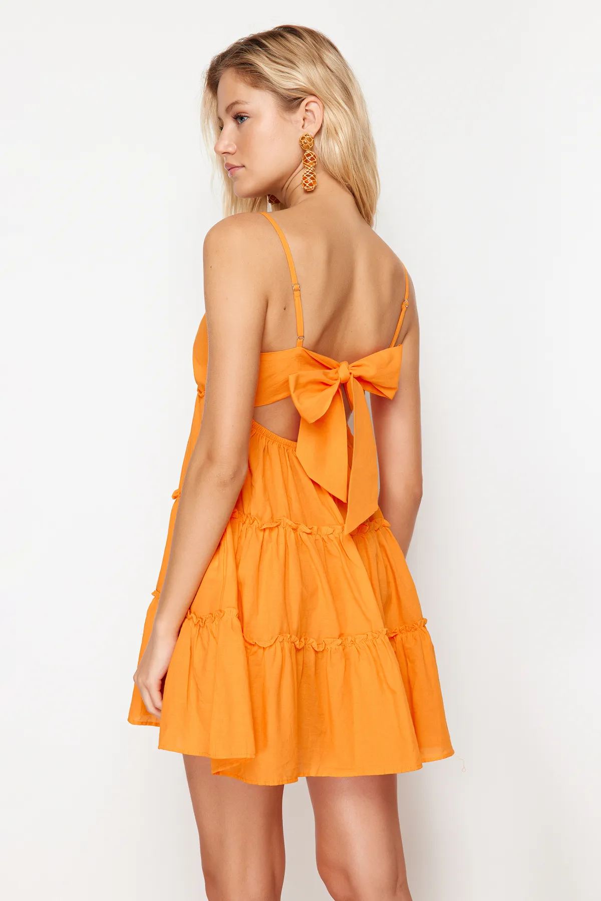 Trendyol Collection  Orangefarbenes Mini-Strandkleid mit gewebten Rüschen aus 100 % Baumwolle TBESS24EL00069