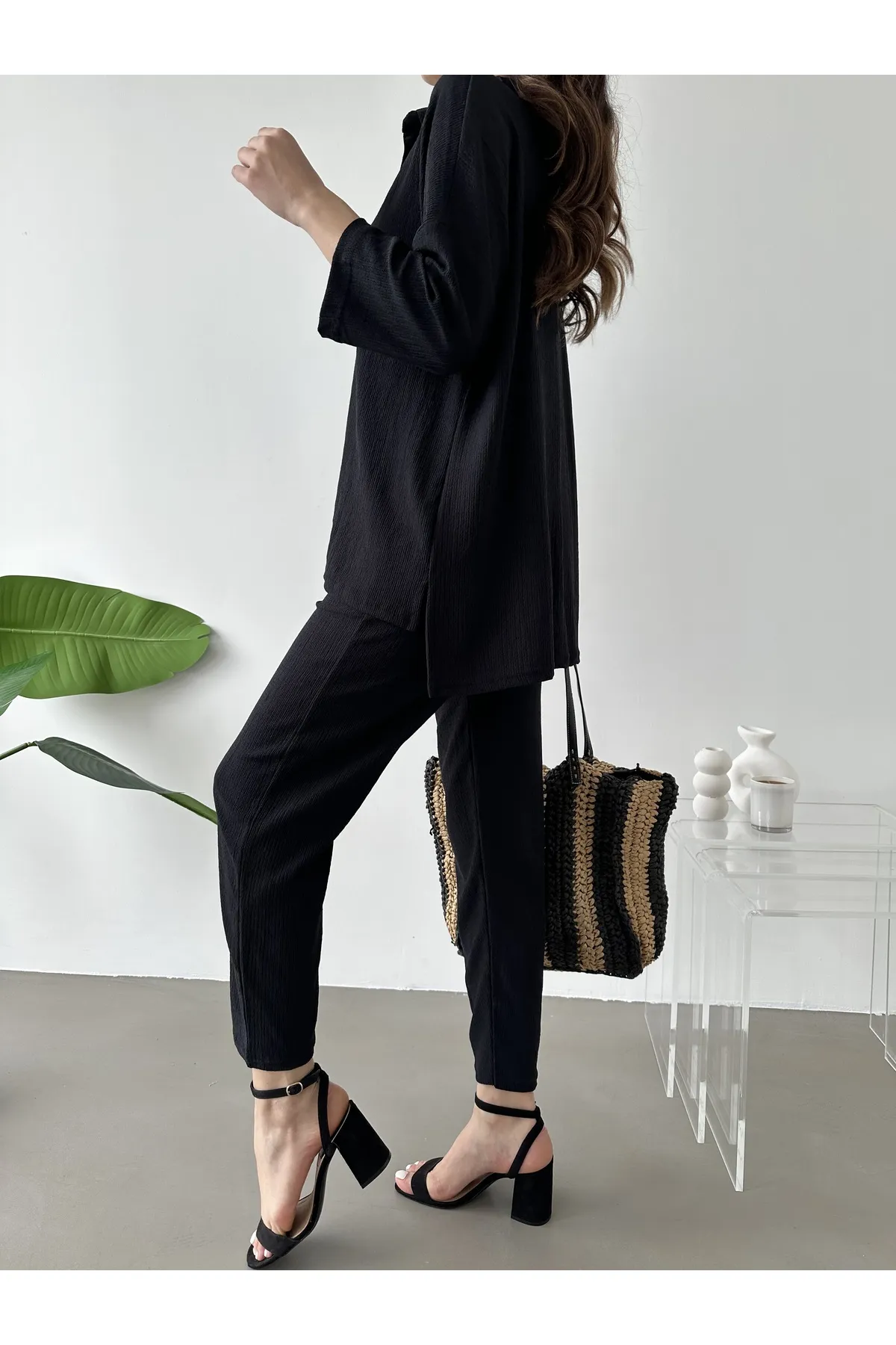 BEJNA  Schwarzes Damen-Doppel-Set mit Rollkragenoberteil und Hose