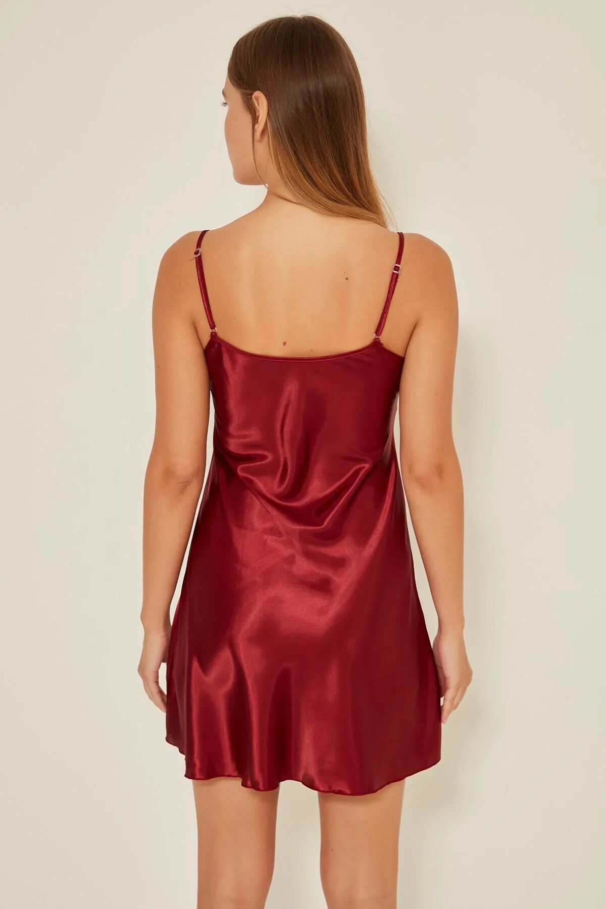C&City  060 Damen-Nachthemd aus Satin und Spitze in Weinrot