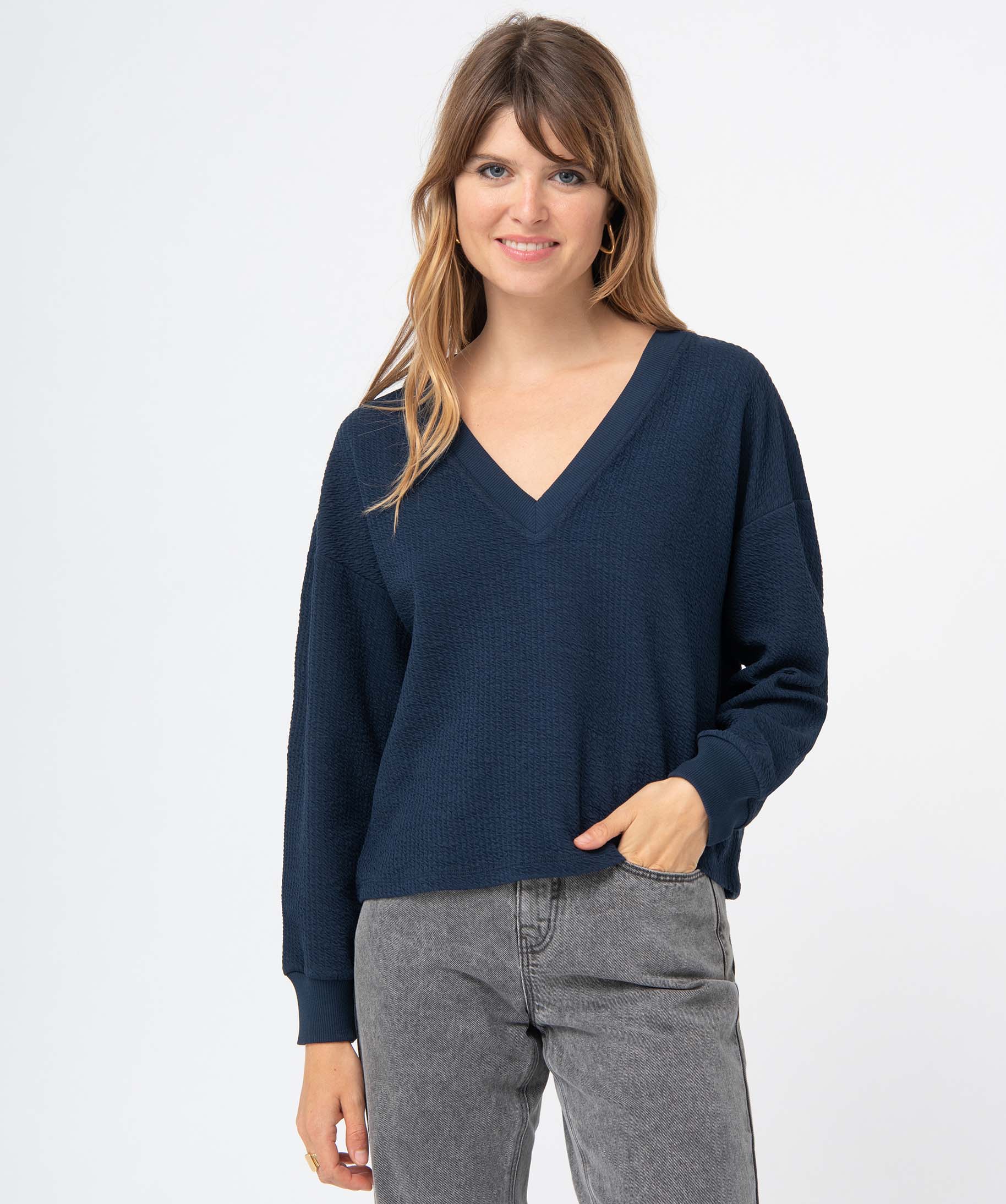 Sweat femme en maille gaufrée avec col en V bleu fonce | GEMO