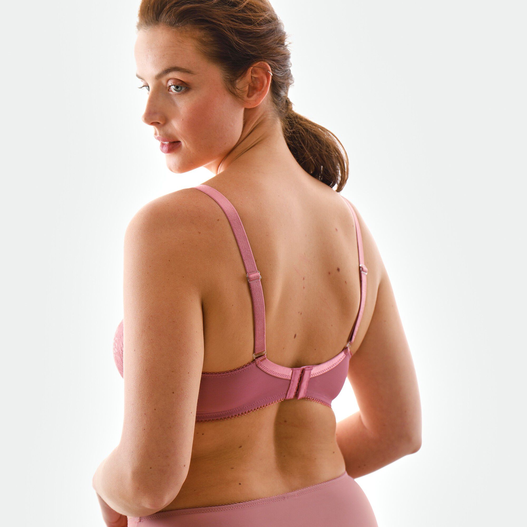 Soutien-gorge minimiseur en tulle et dentelle Camana