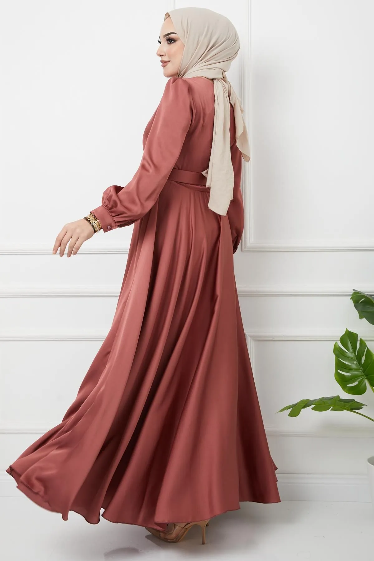 Olcay  Ausgestelltes Abendkleid mit Gürtel-Accessoires Dried Rose 1602