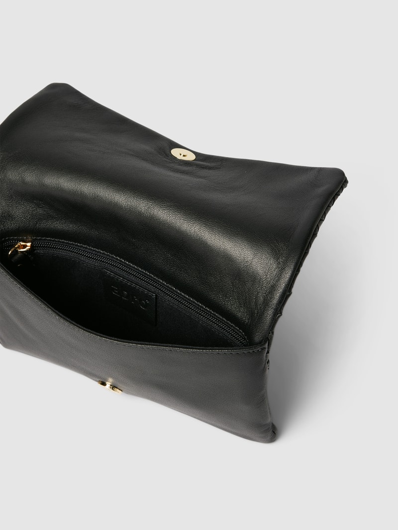 Clutch mit strukturierter Oberfläche Modell 'Piuma Weaving' in schwarz