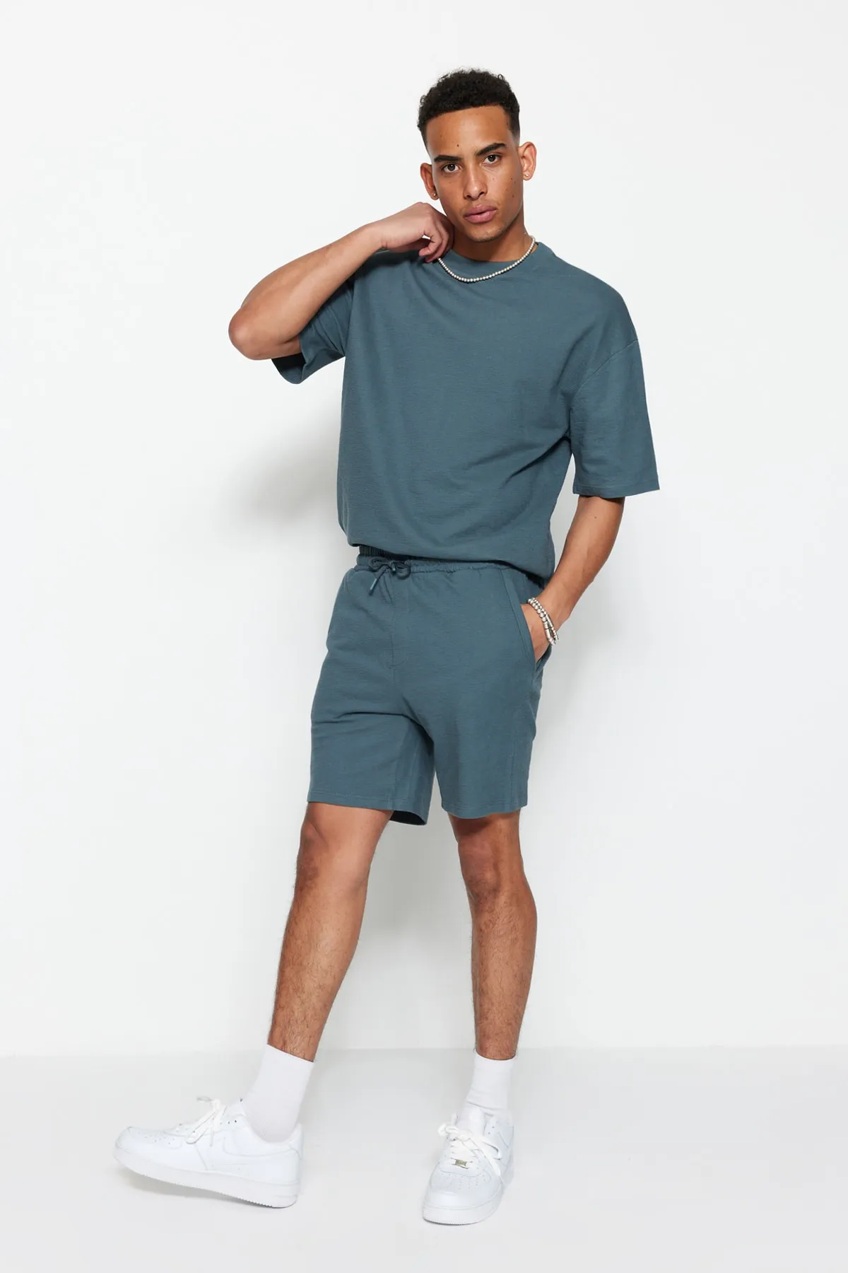 Trendyol Collection  Limited Edition – Strukturierte Shorts aus 100 % Baumwolle in Petrol TMNSS23SR00035