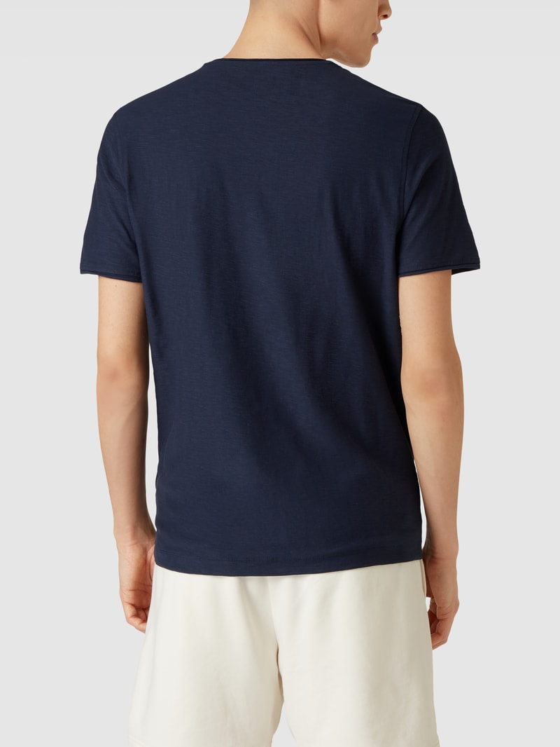 T-Shirt mit V-Ausschnitt in dunkelblau