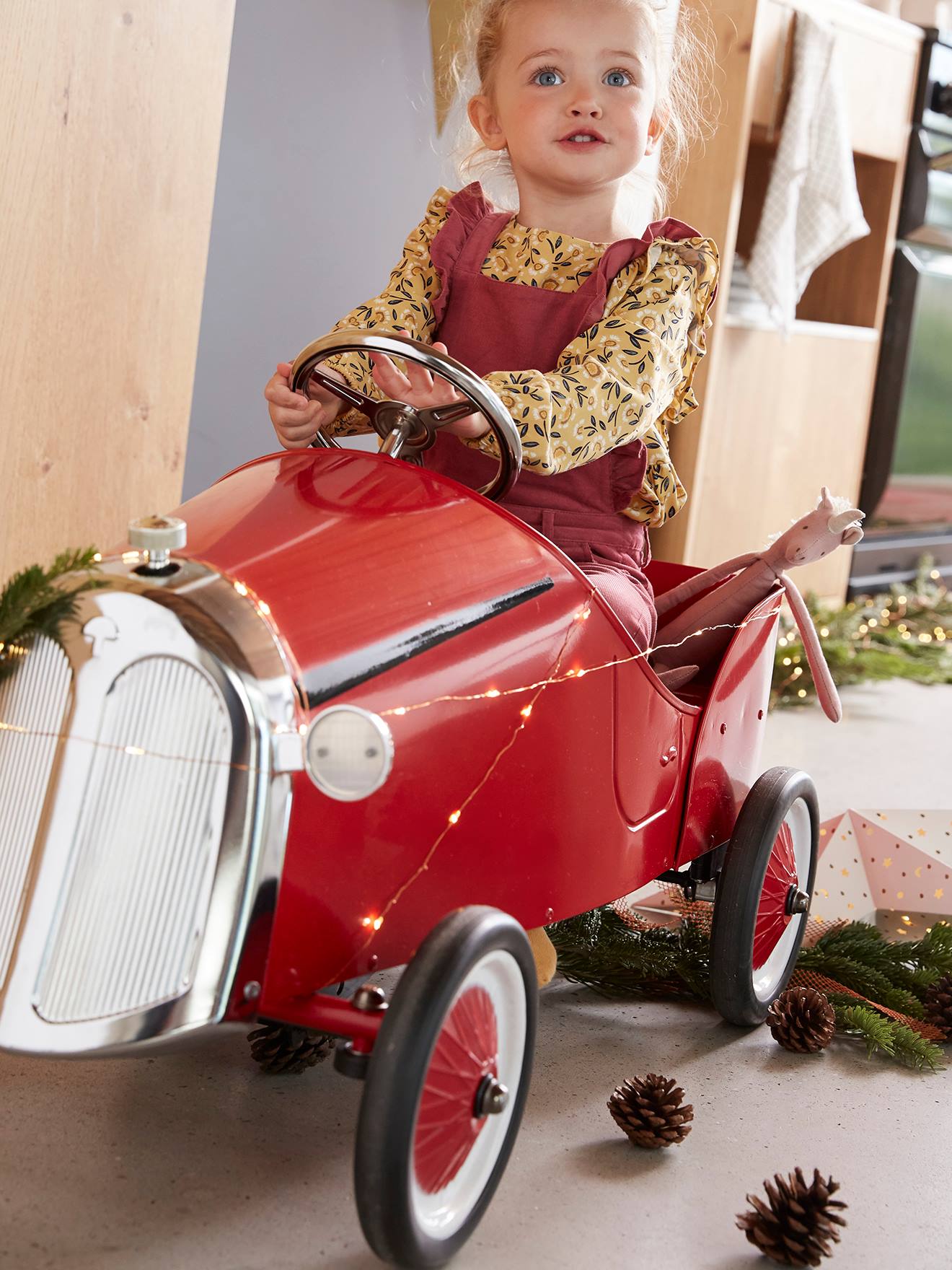 Voiture porteur à pédales en métal rouge