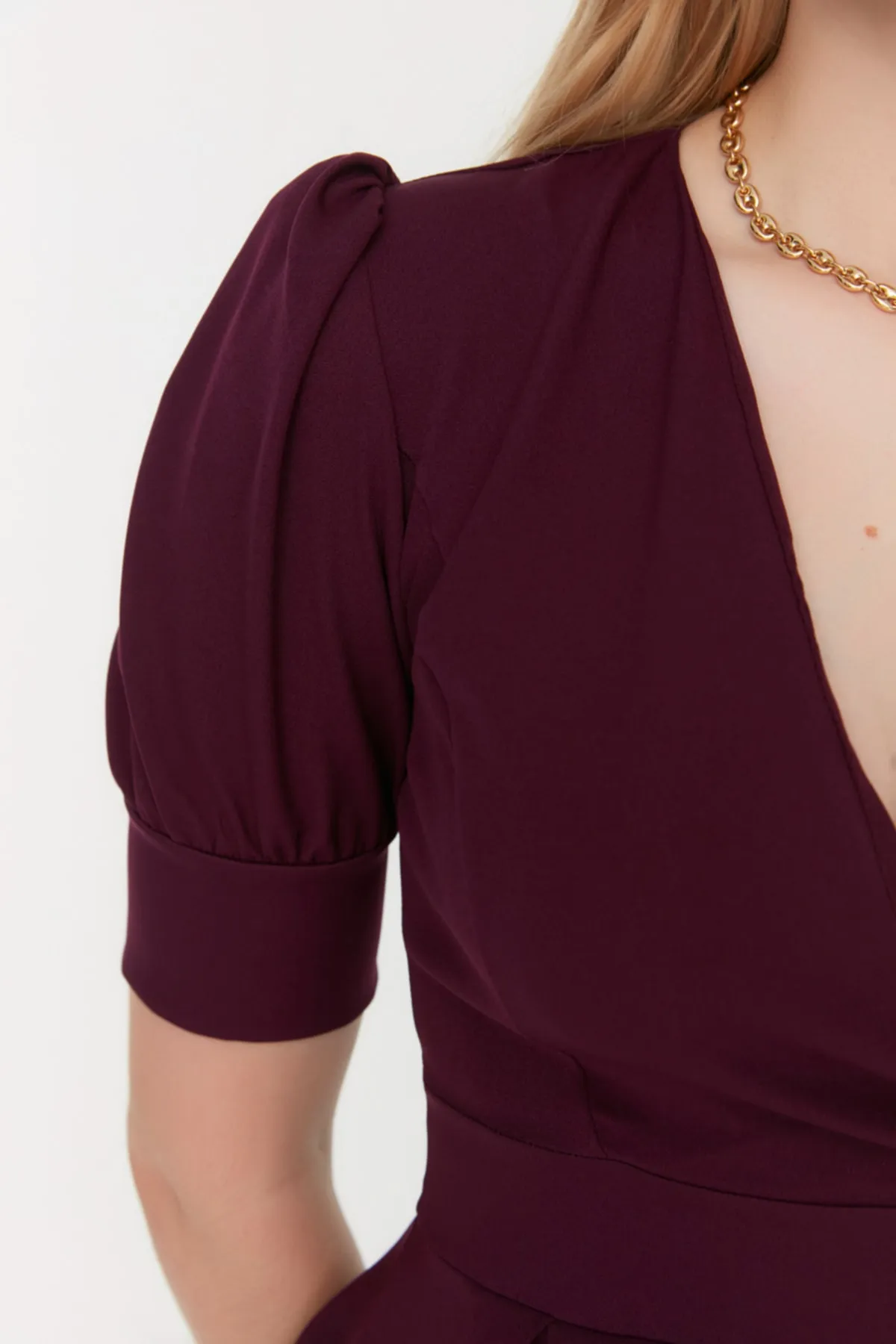 Trendyol Collection  Pflaumenfarbenes, mit Taillenöffnung geöffnetes Mini-gefüttertes, zweireihiges, plissiertes Webkleid mit Kragen TWOSS20EL1639
