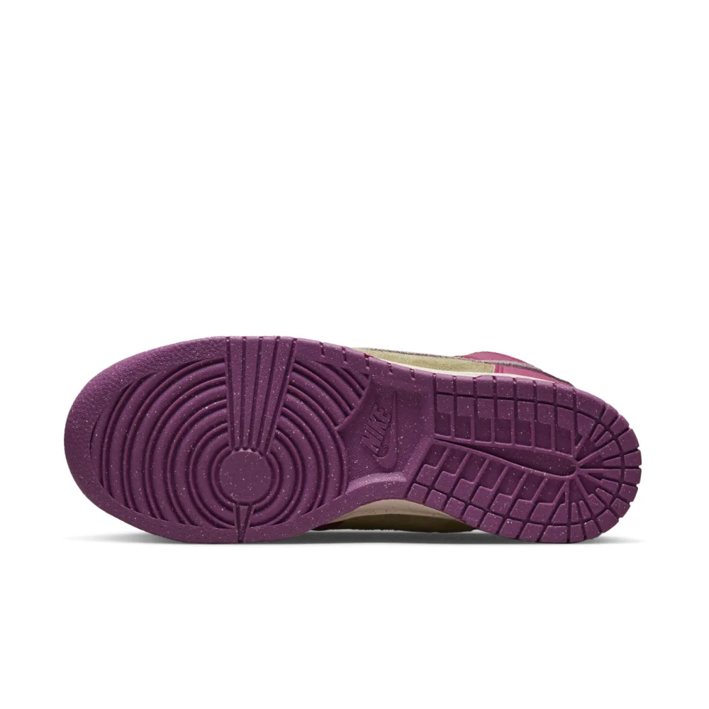 Nike Dunk WMNS High FB1273-500 / lila