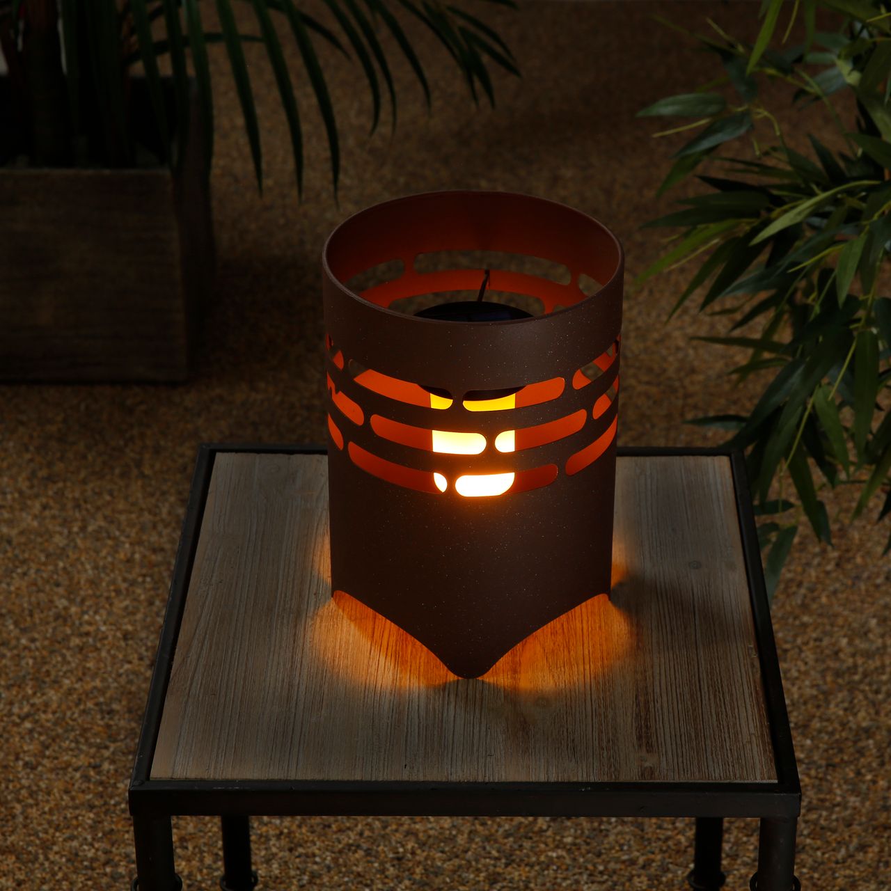 Gartenfreude AMARE Solar Garten Windlicht Feuerstelle in moderner Rostoptik Warmweiß mit Flammeneffekt, rund, 18,5 x 18,5 x 25,5 cm, Dämmerungssensor