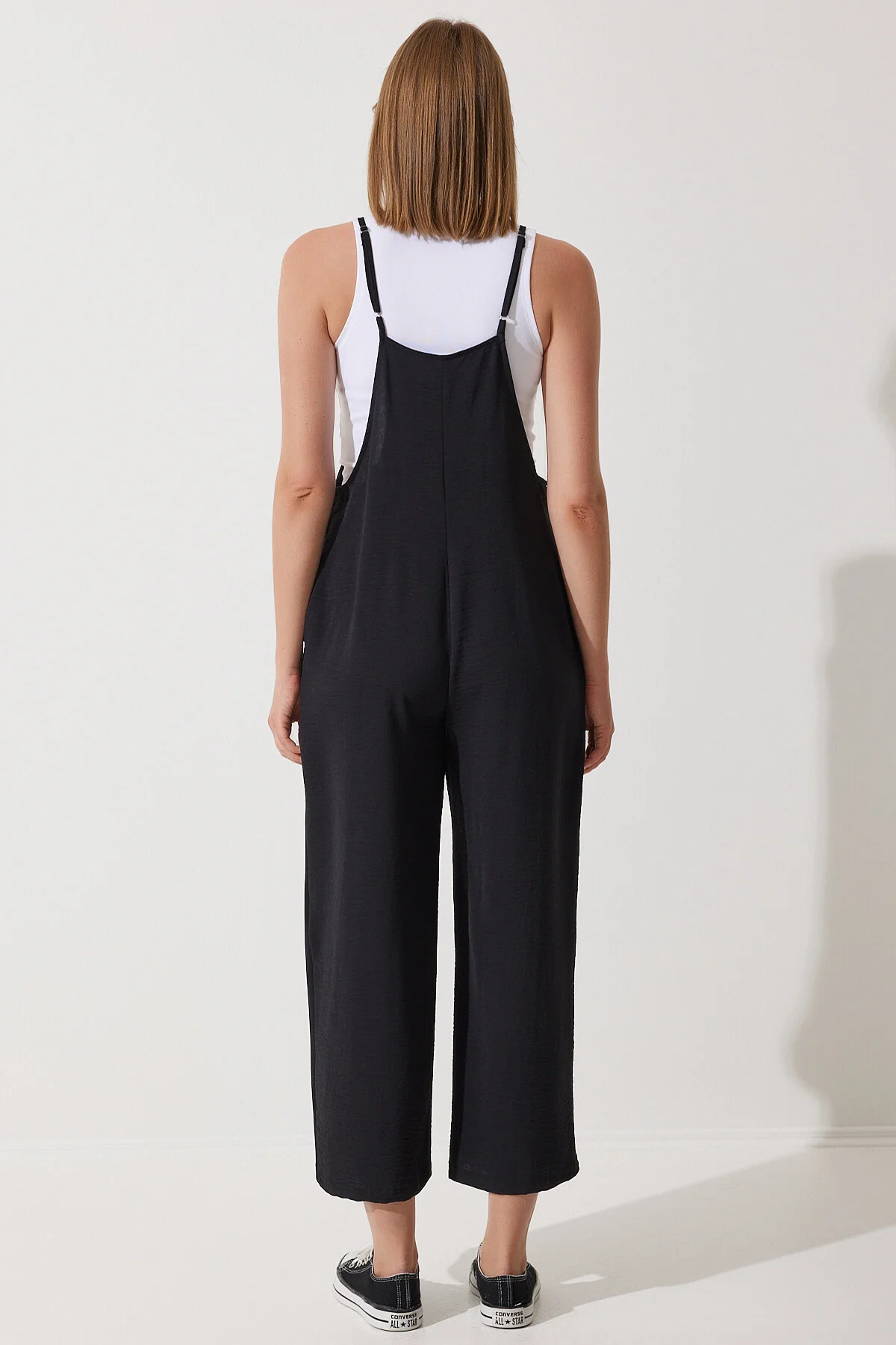 Happiness İstanbul  Schwarzer Gärtner-Jumpsuit mit Taschen für Damen DD00910