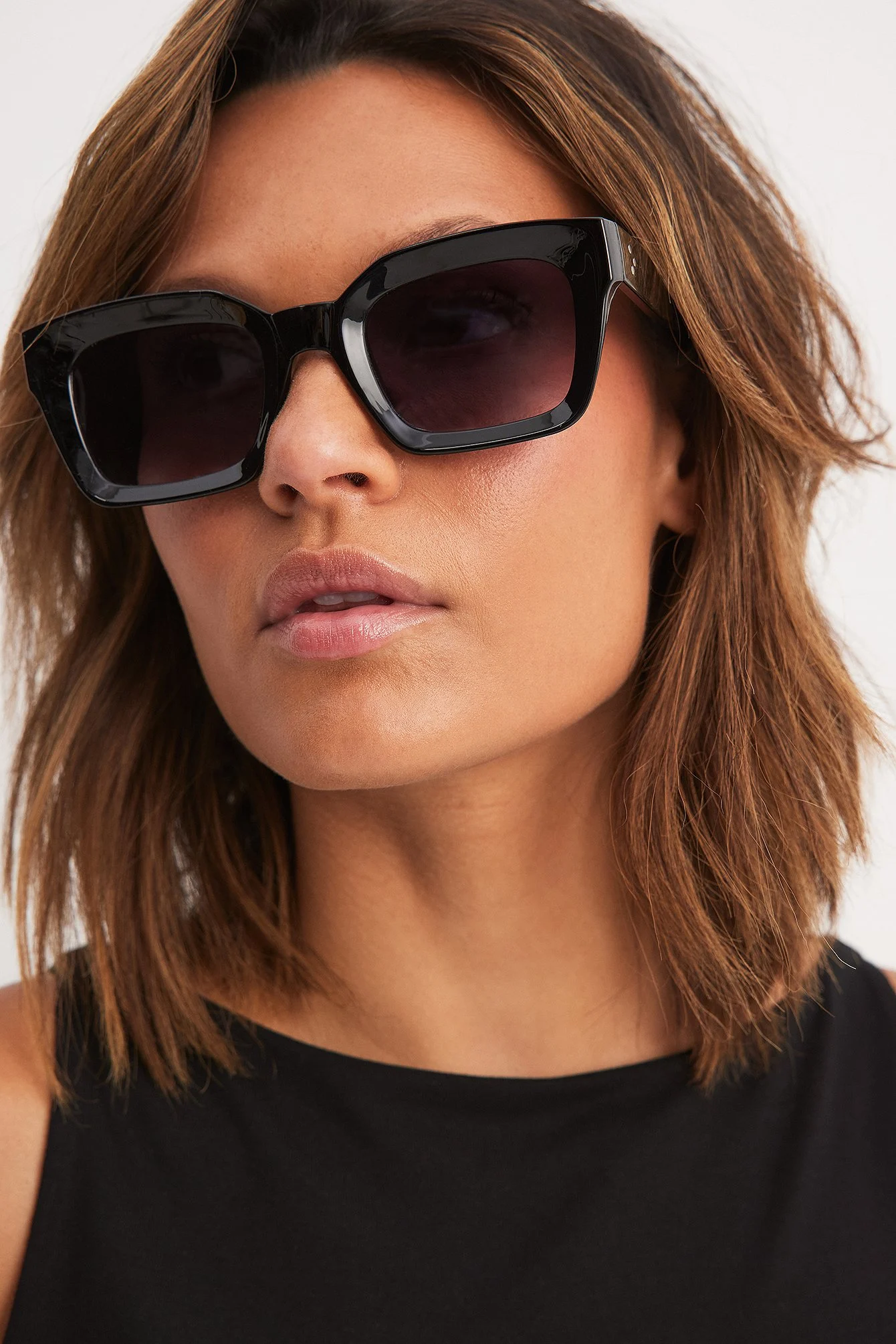 Recycelte Sonnenbrille mit eckigem Rahmen