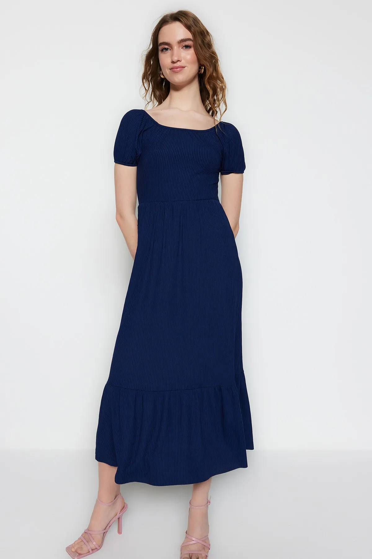 Trendyol Collection  Marineblaues Maxi-Strickkleid in A-Linie mit Carmenkragen TWOSS22EL0829