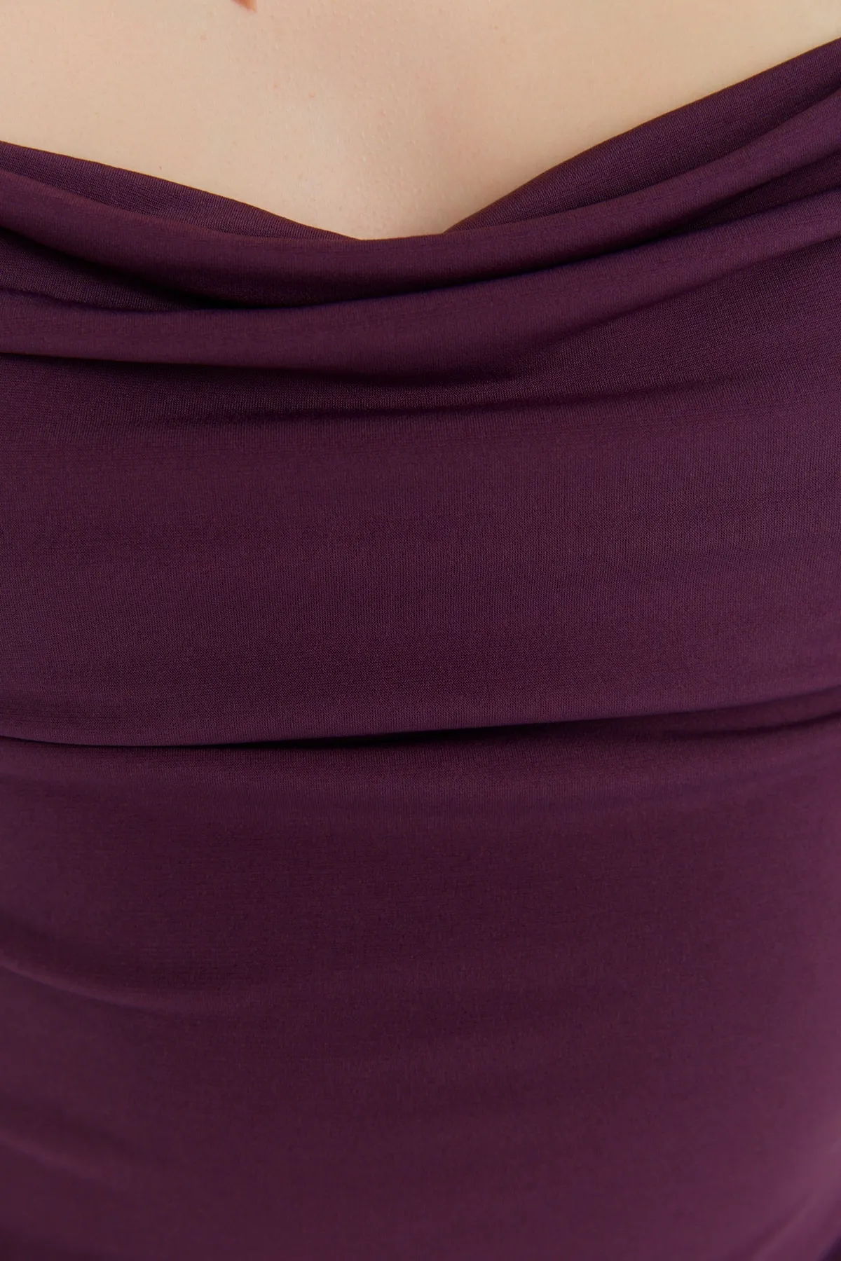Trendyol Collection  Lila, tailliertes Midi-Bleistiftkleid aus flexiblem Strick mit Degaje-Kragen und Midi-Trägern TWOSS19AD0020