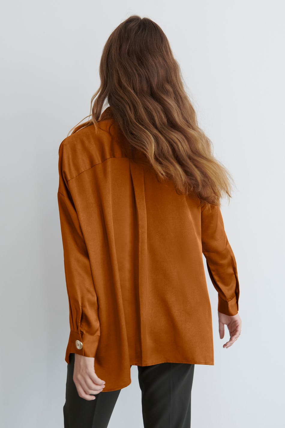 Sivi gold button shirt