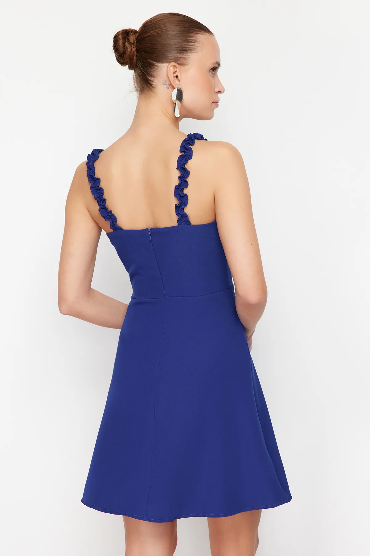 Trendyol Collection  Indigoblaues A-Linien-Minikleid mit quadratischem Kragen und Riemen und detailliertem Webmuster TWOSS22EL2175