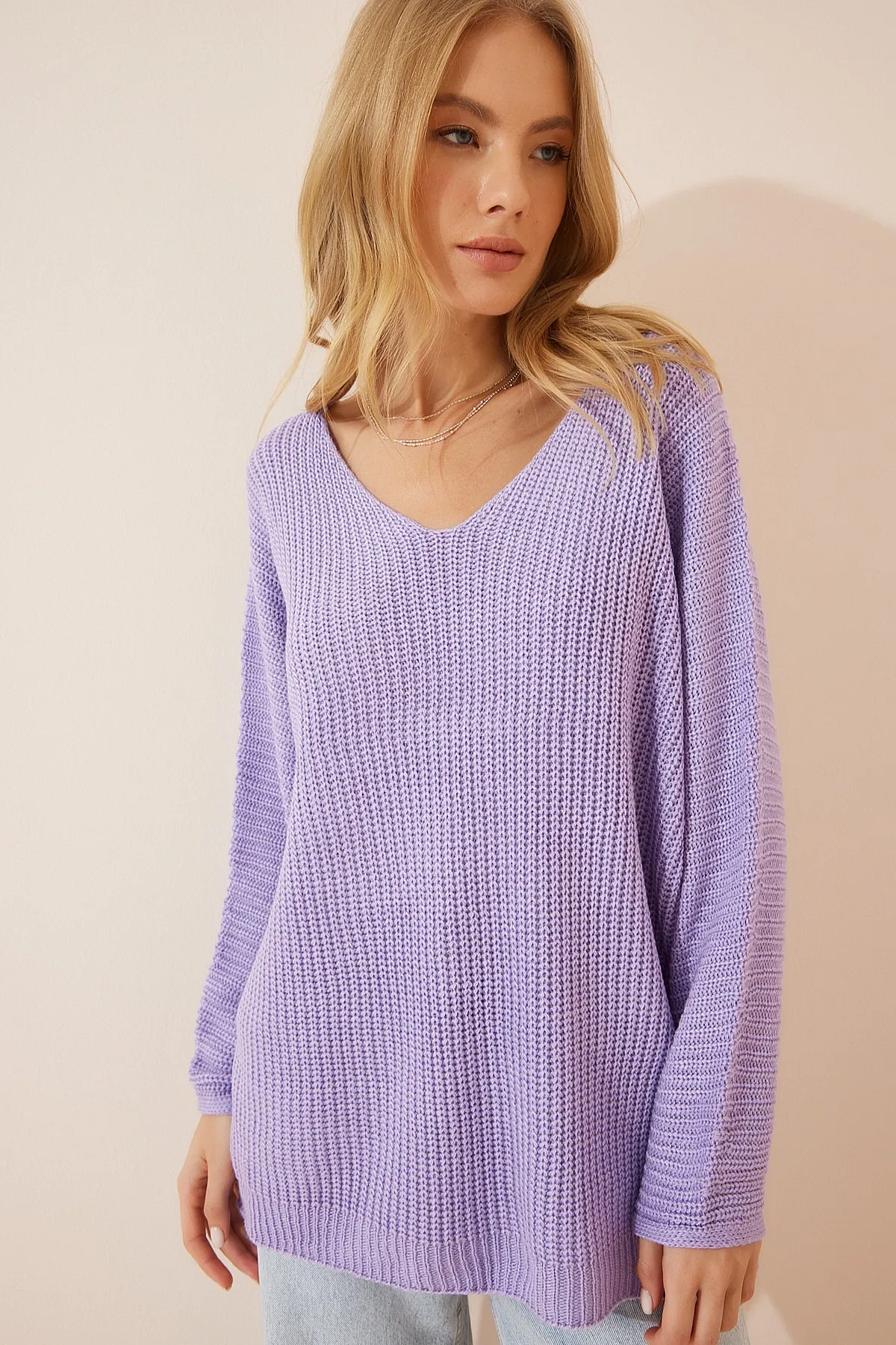 Happiness İstanbul  Lilafarbener Thessaloniki-Strickpullover mit V-Ausschnitt und Oversize-Strick für Damen ZA00059