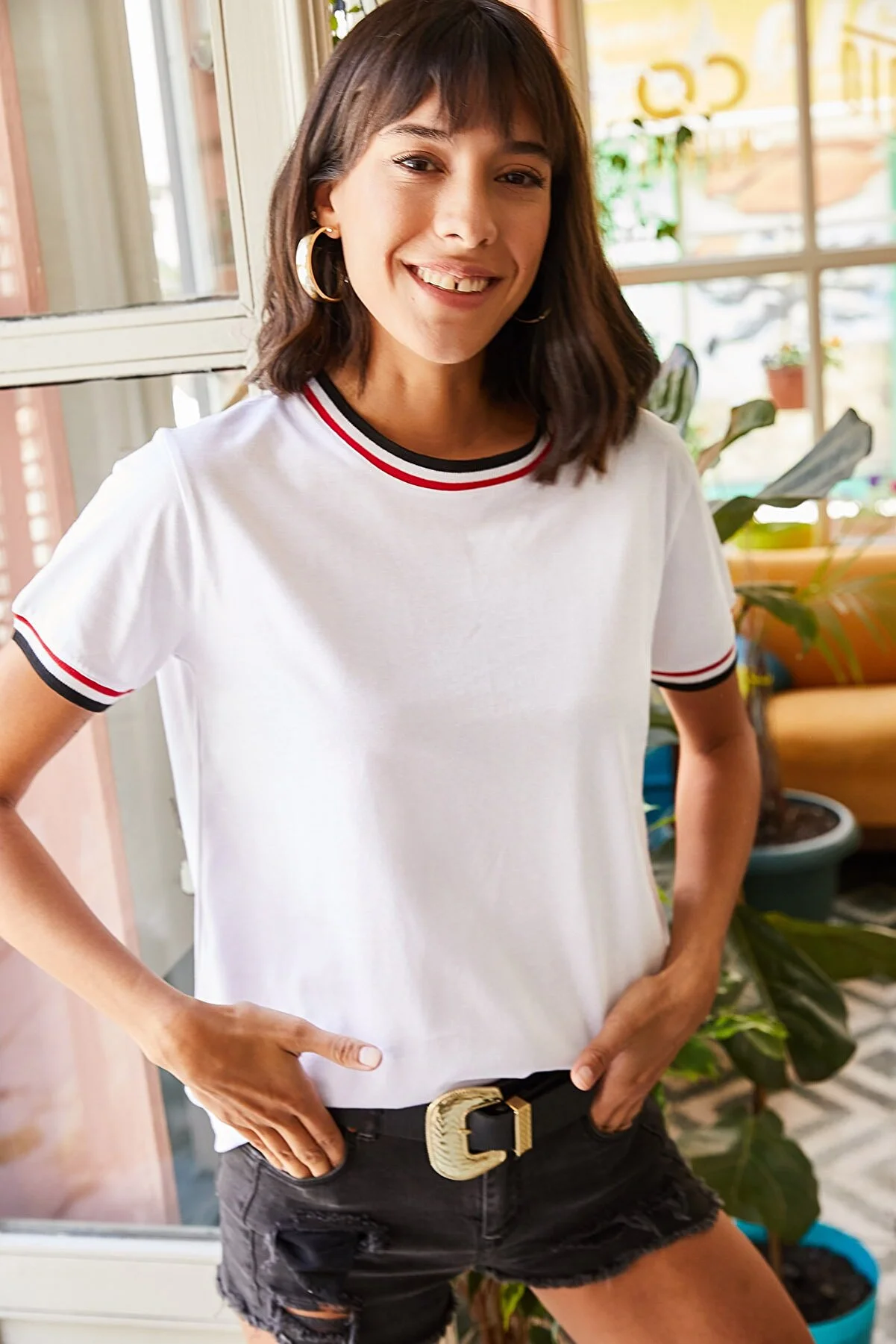 Olalook  Weißes Damen-T-Shirt mit Ärmeln und Kragen TSH-19000562