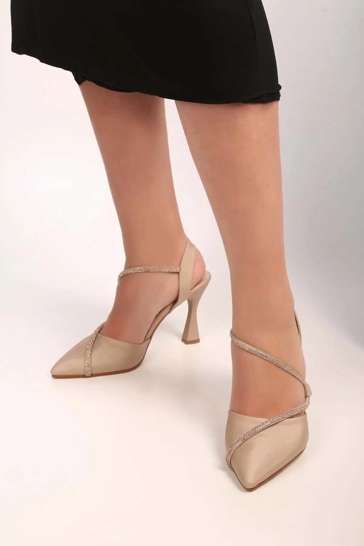 Shoeberry  Damen-Schuhe Silvy Ten Satin Stone mit Absatz