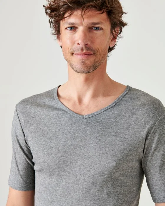 Lot de 2 tee-shirts Essential col V, manches courtes