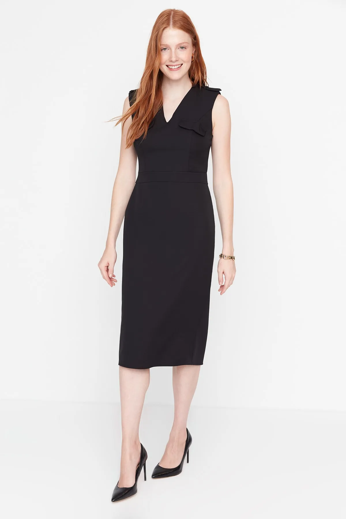 Trendyol Collection  Schwarzes, stilvolles, gewebtes Midi-Kleid mit Taschendetails TWOAW23EL00231