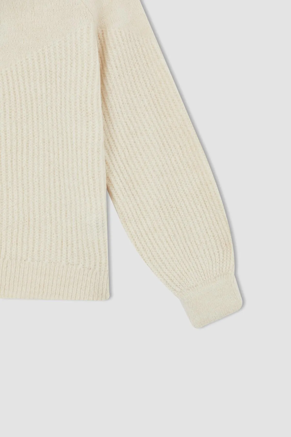 DeFacto  Mädchenpullover mit normaler Passform und Rundhalsausschnitt