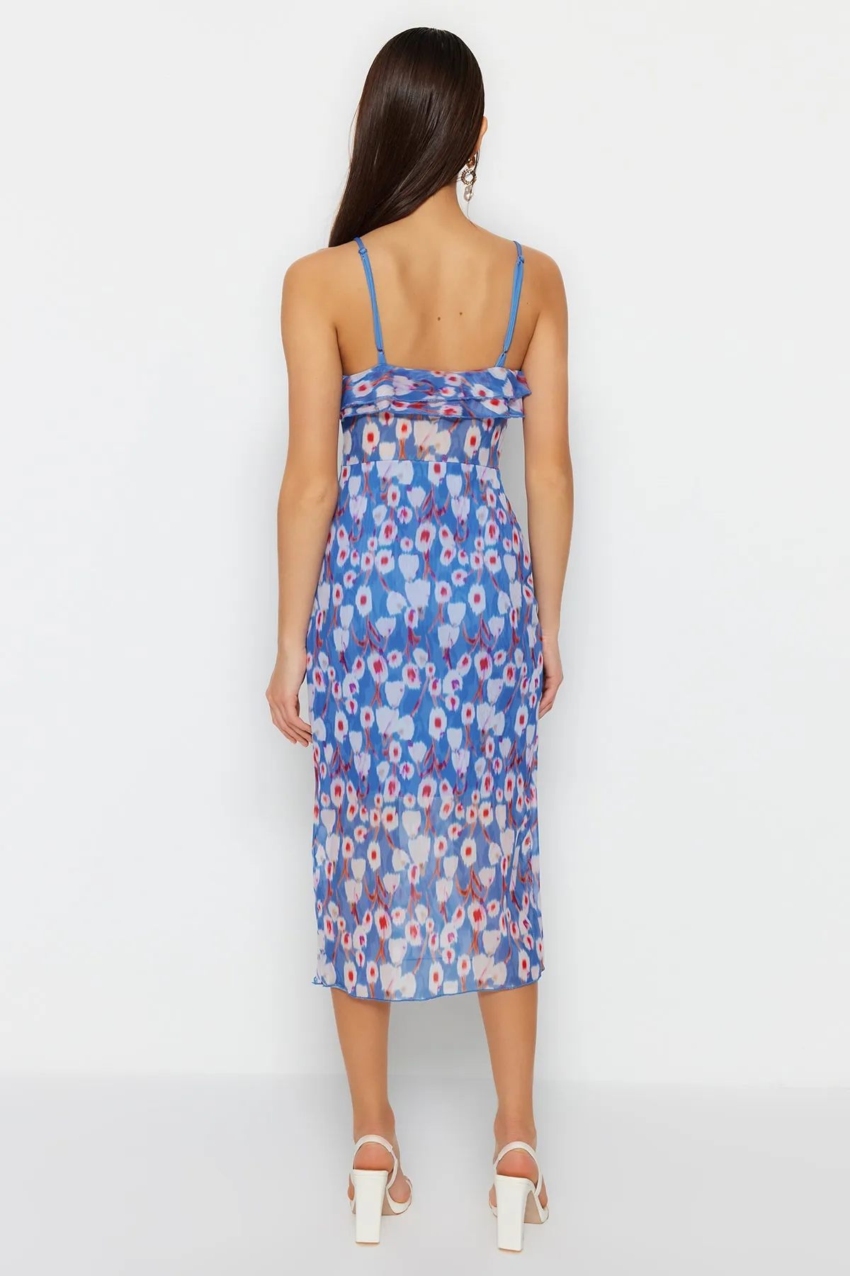 Trendyol Collection  Elegantes Abendkleid aus mehrfarbigem Tüll TPRSS23EL00500