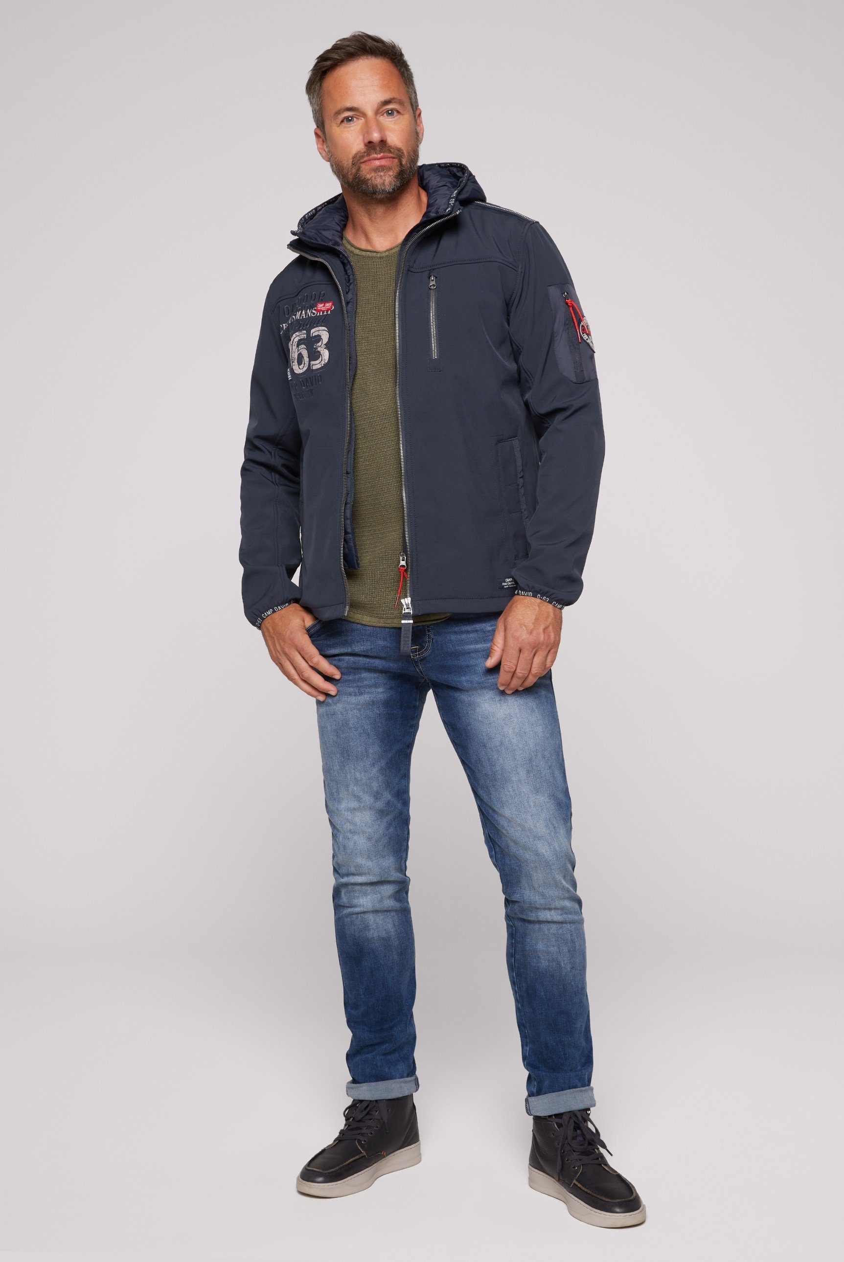 CAMP DAVID Softshelljacke mit Logo-Applikationen vorne und hinten