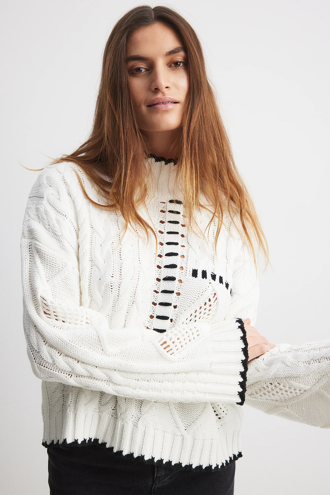 Strickpullover mit Zopfmuster