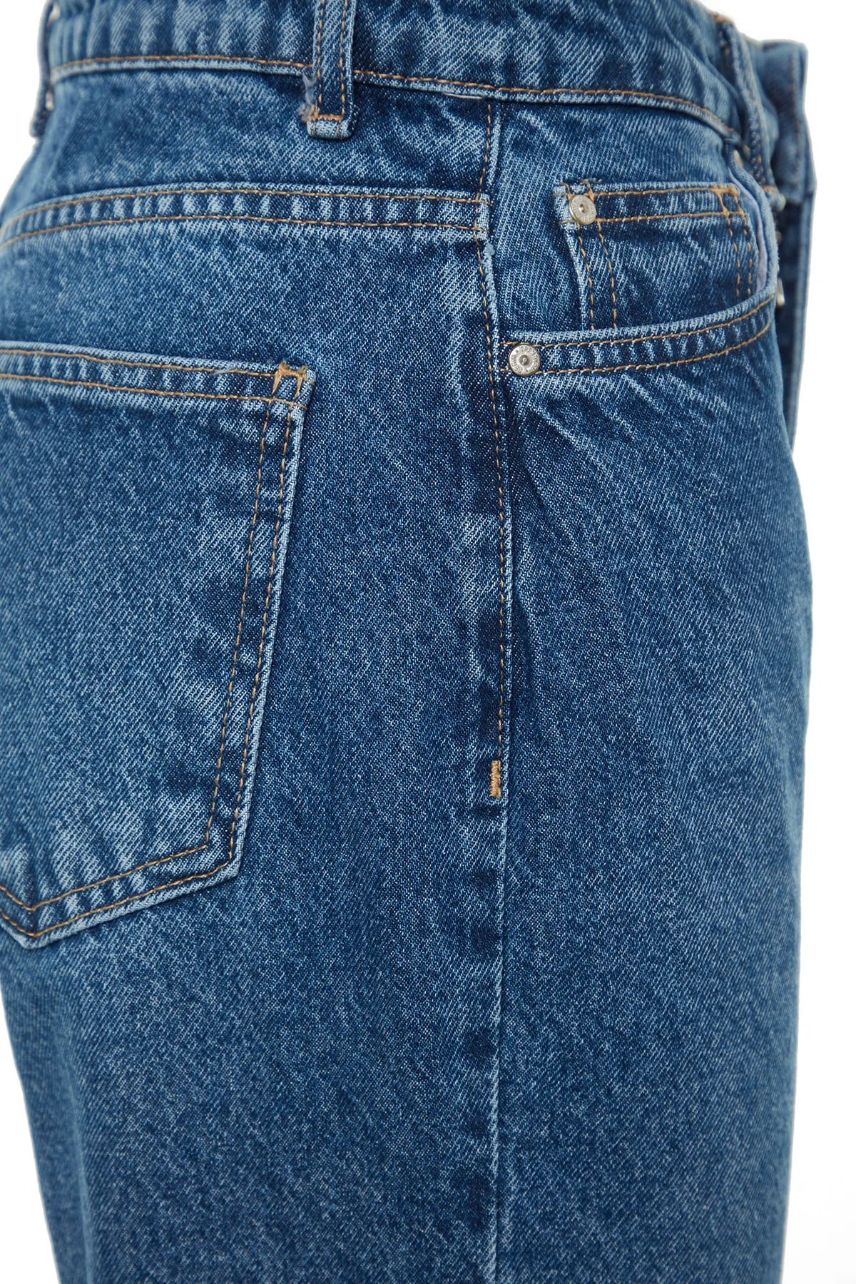 Trendyol Collection  Blaue High-Bel-Mom-Jeans TWOSS23JE00085