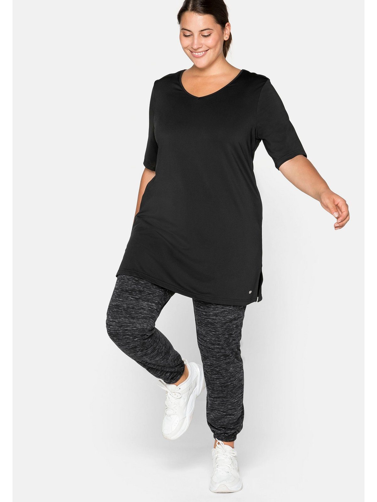 Sheego Funktionsshirt Große Größen in Longform, mit Cut-out im Rücken