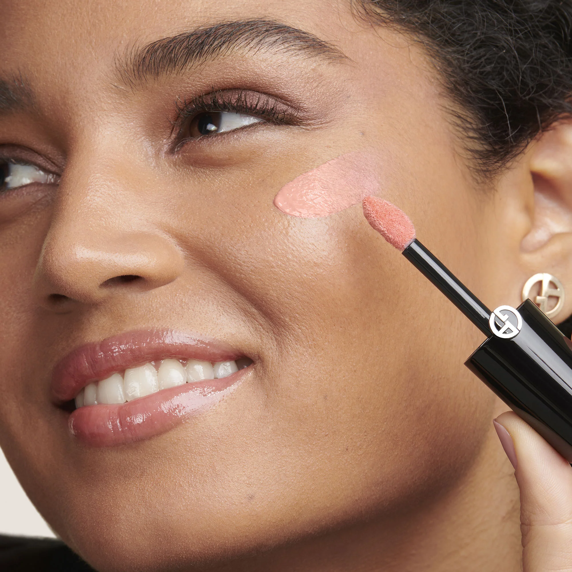 Svieži hodvábny tieň na líčka Face Luminous Silk - krémová lícenka